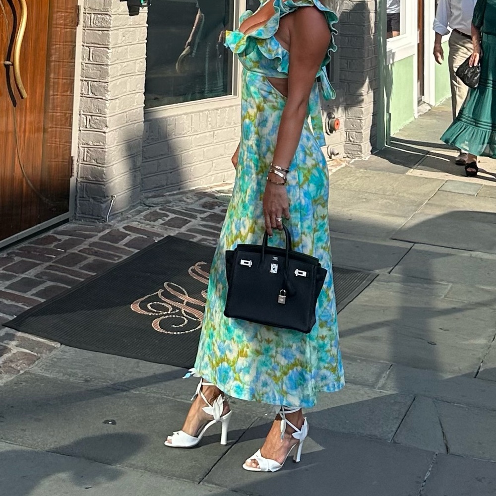 Beautiful Manolo Blahnik white sandals - Picture 2 of 6